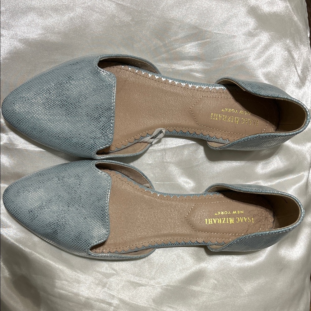 Isaac Mizrahi Women's Gray Textured Flats